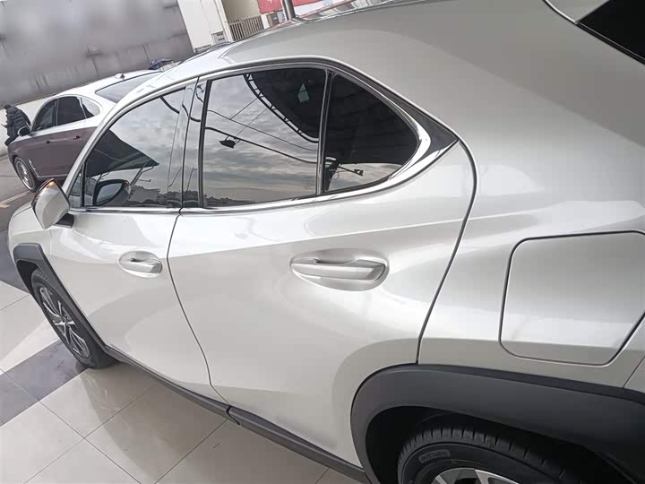 Фото 5 - Lexus UX Hybrid