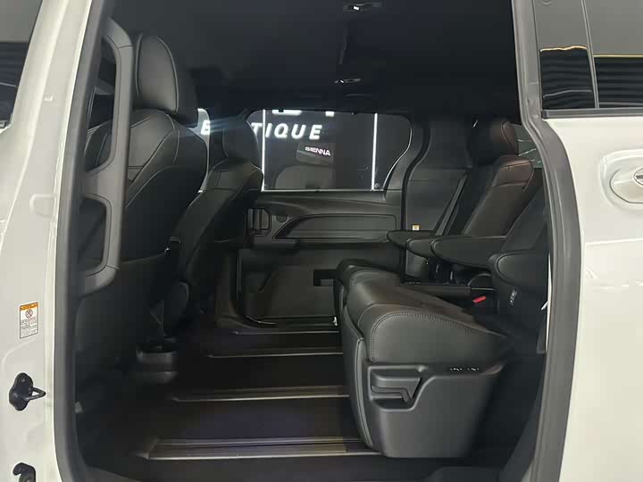 Фото 5 - Toyota Sienna