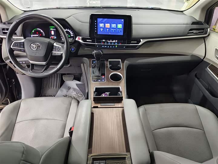 Фото 12 - Toyota Sienna