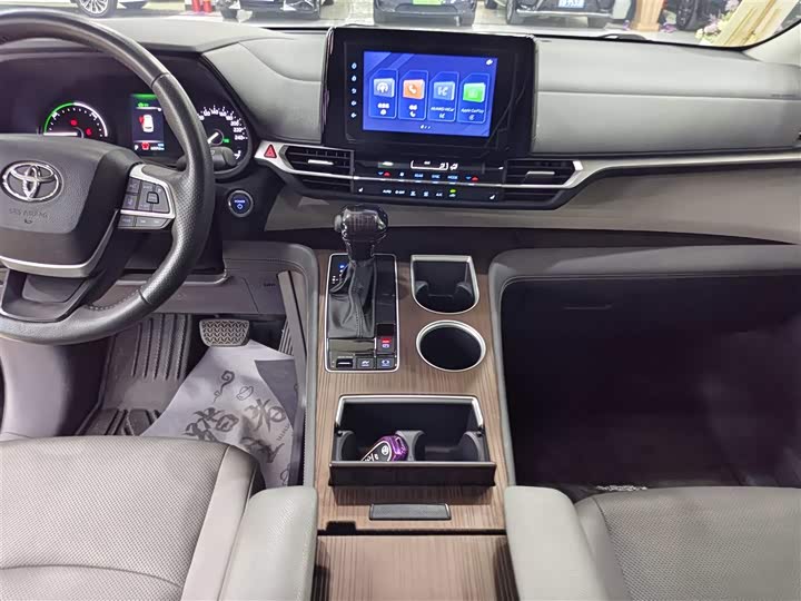 Фото 13 - Toyota Sienna