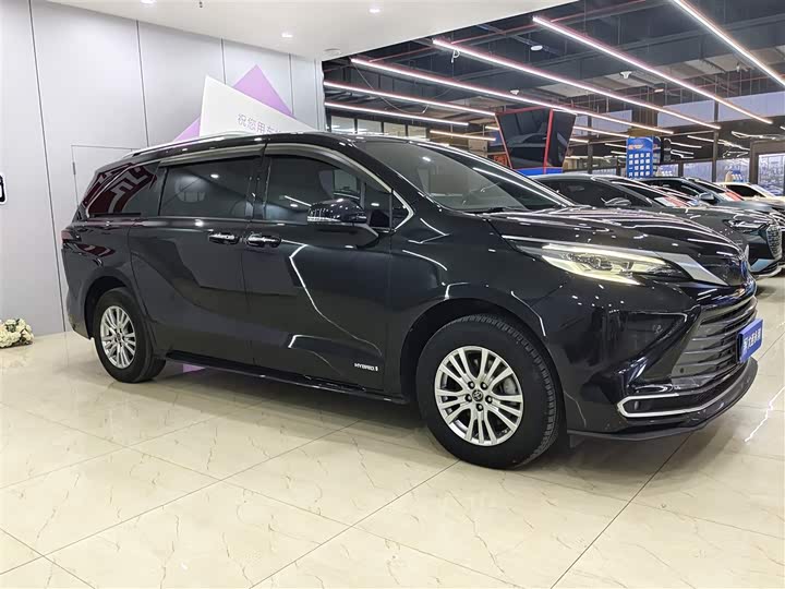 Фото 3 - Toyota Sienna