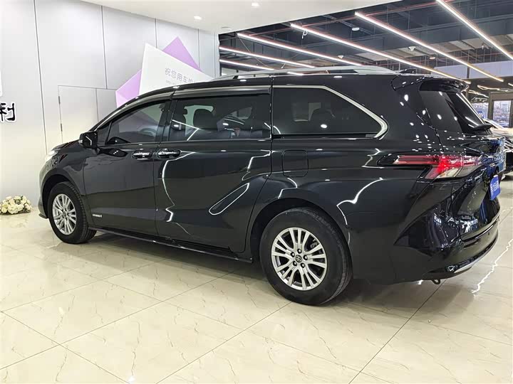 Фото 4 - Toyota Sienna