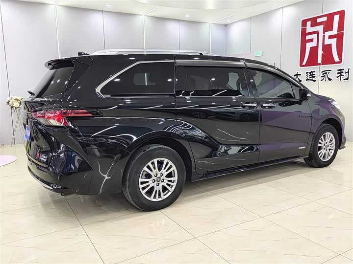 Фото 6 - Toyota Sienna