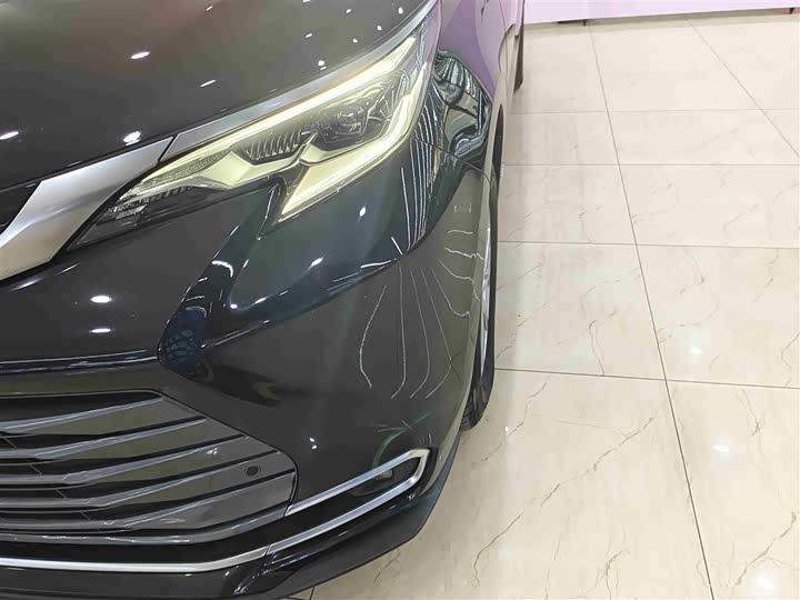 Фото 7 - Toyota Sienna