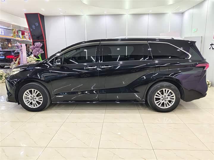 Фото 9 - Toyota Sienna