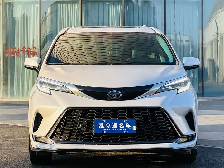 Фото 2 - Toyota Granvia