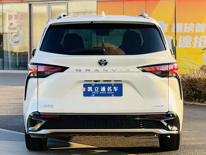 Фото 5 - Toyota Granvia