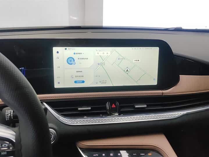 Фото 13 - Bestune B70