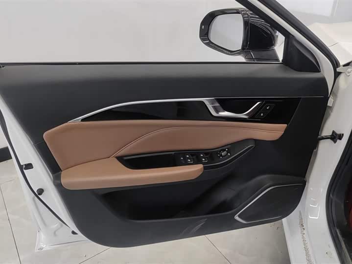 Фото 7 - Bestune B70