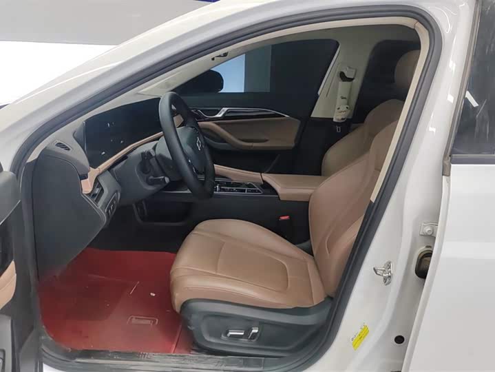 Фото 9 - Bestune B70