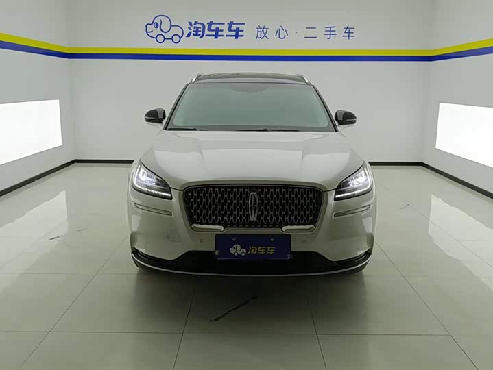 Фото 2 - Lincoln Corsair