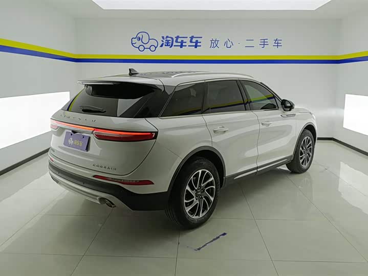 Фото 3 - Lincoln Corsair