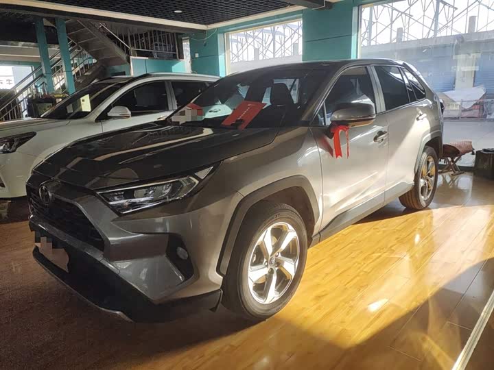 Фото 1 - Toyota RAV4