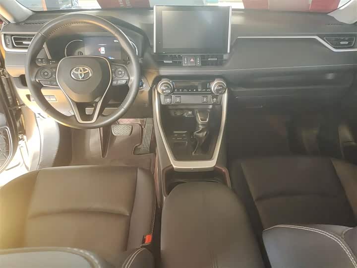 Фото 10 - Toyota RAV4