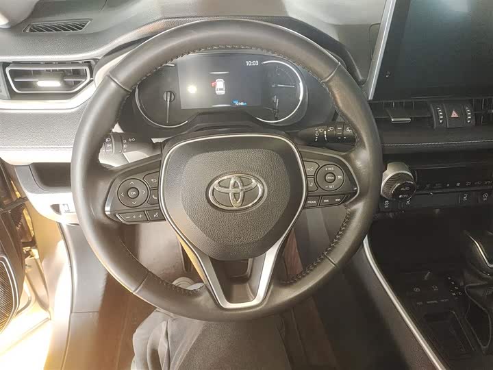 Фото 11 - Toyota RAV4