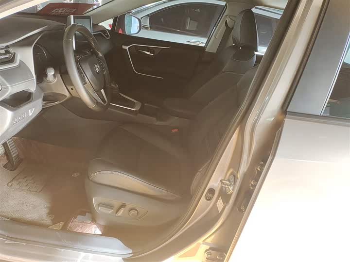 Фото 15 - Toyota RAV4