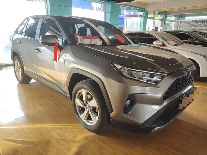 Фото 4 - Toyota RAV4