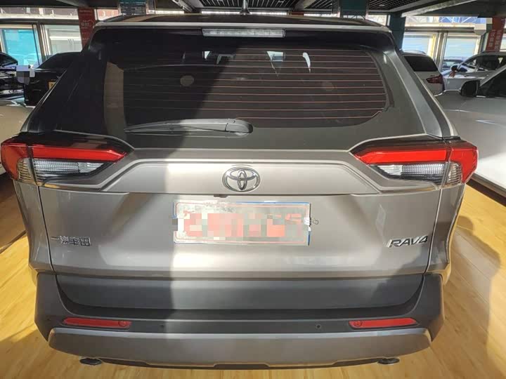 Фото 6 - Toyota RAV4