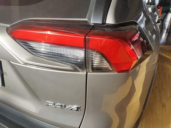 Фото 8 - Toyota RAV4