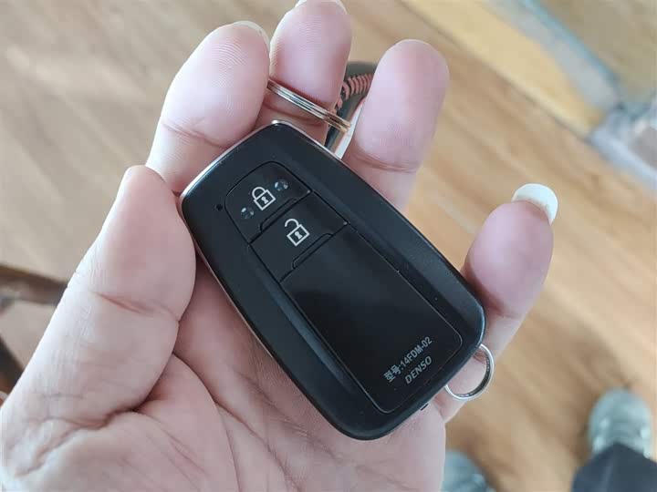 Фото 9 - Toyota RAV4