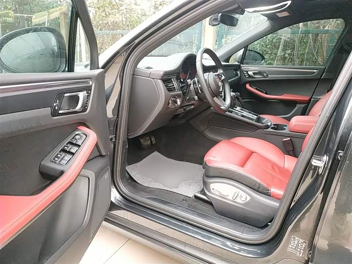 Фото 13 - Porsche Macan