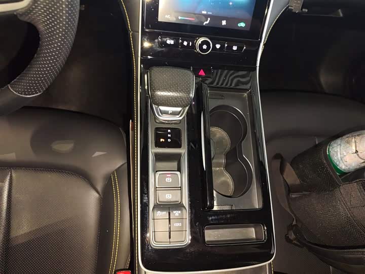 Фото 14 - Roewe i6 Max EV