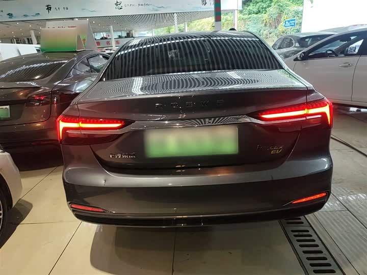 Фото 6 - Roewe i6 Max EV