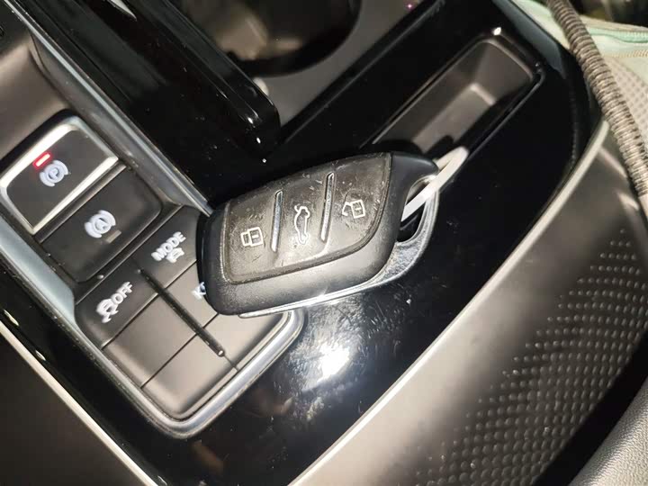 Фото 9 - Roewe i6 Max EV