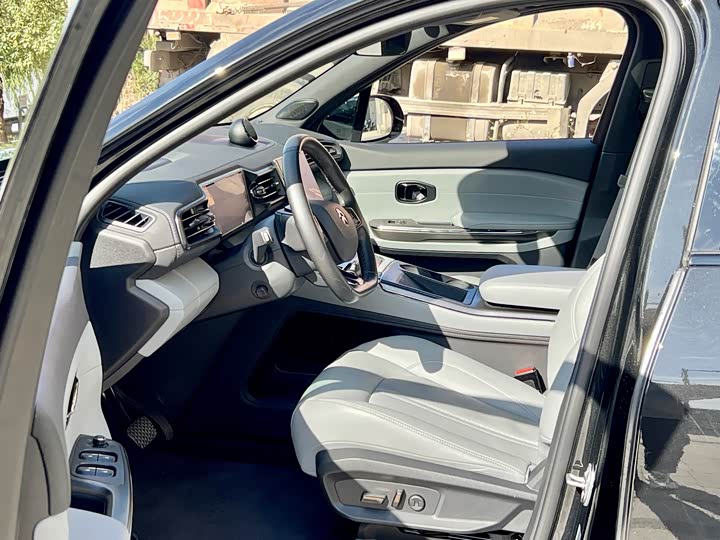 Фото 7 - Nio ES6