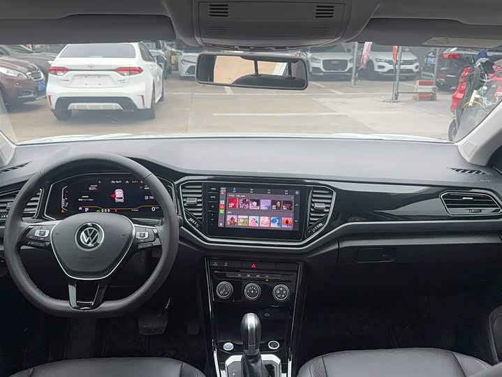 Фото 10 - Volkswagen T-Roc