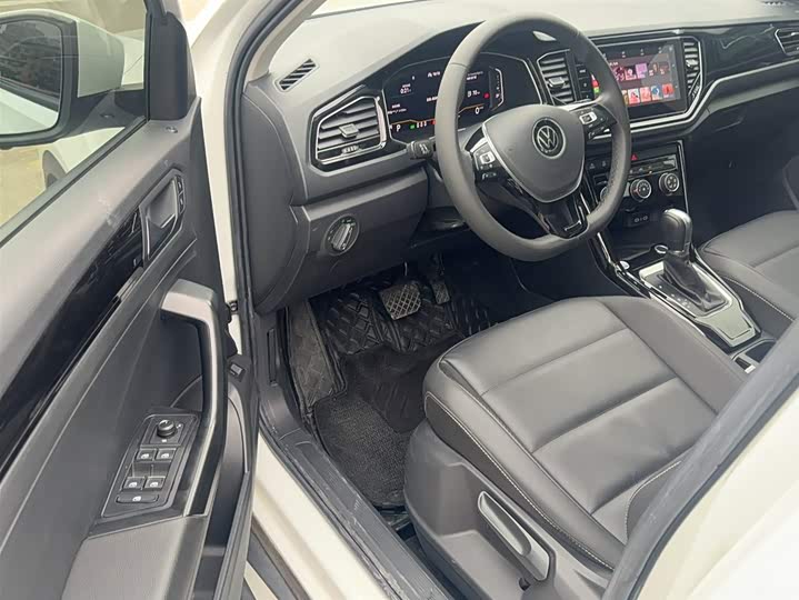 Фото 9 - Volkswagen T-Roc