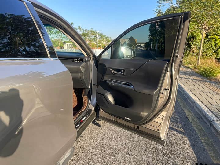 Фото 12 - Toyota Harrier