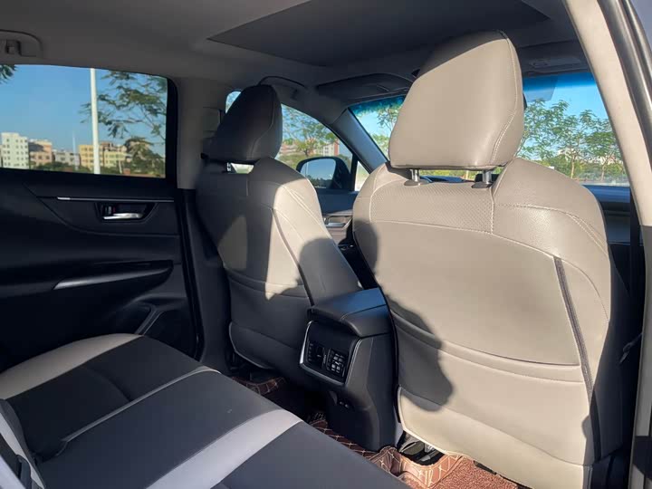 Фото 13 - Toyota Harrier