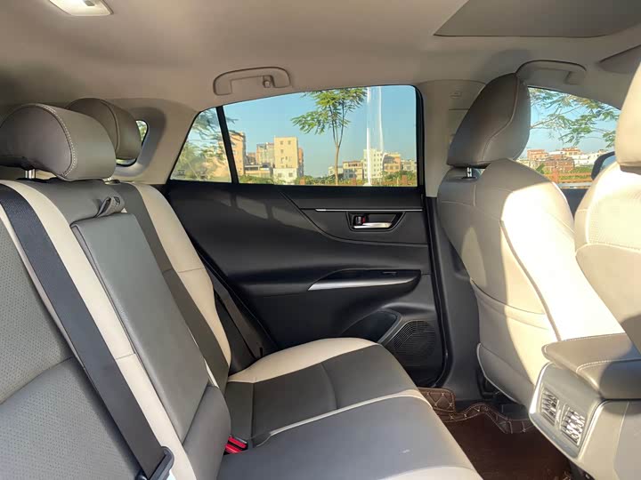 Фото 14 - Toyota Harrier