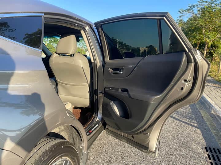 Фото 16 - Toyota Harrier