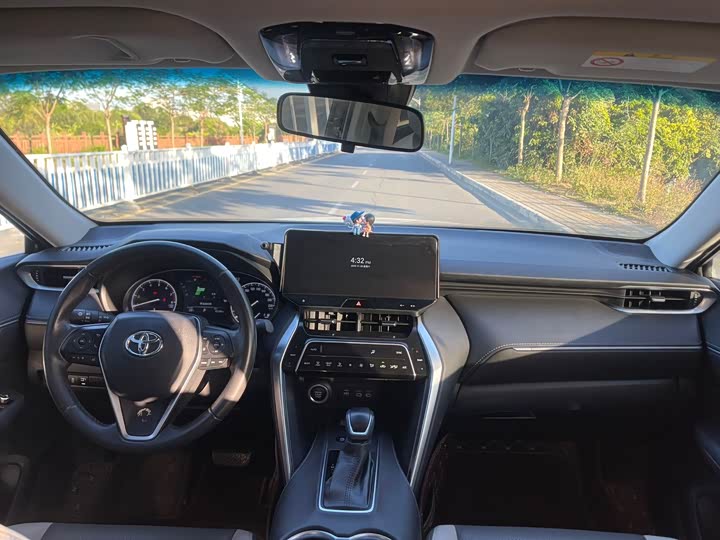 Фото 17 - Toyota Harrier