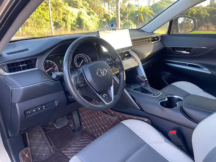 Фото 18 - Toyota Harrier