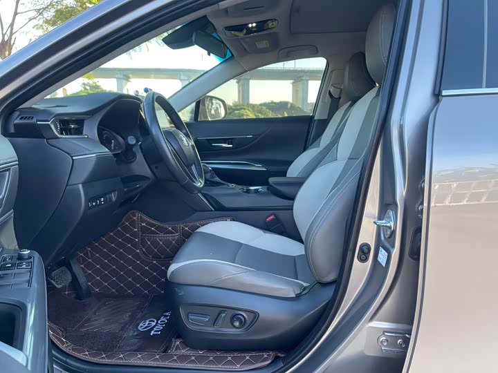 Фото 20 - Toyota Harrier