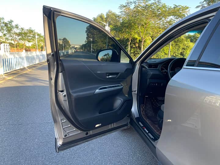 Фото 21 - Toyota Harrier