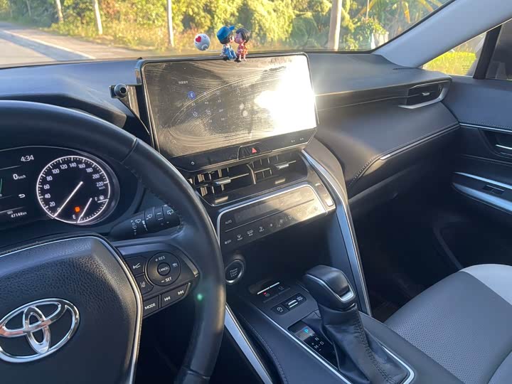 Фото 24 - Toyota Harrier