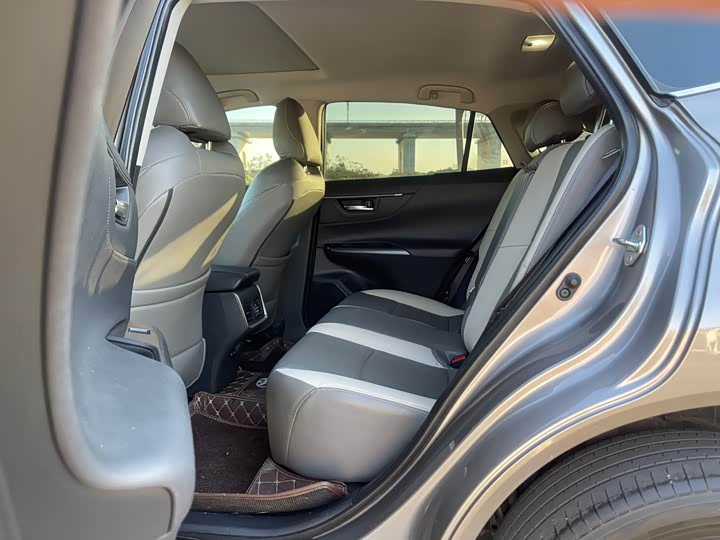 Фото 28 - Toyota Harrier