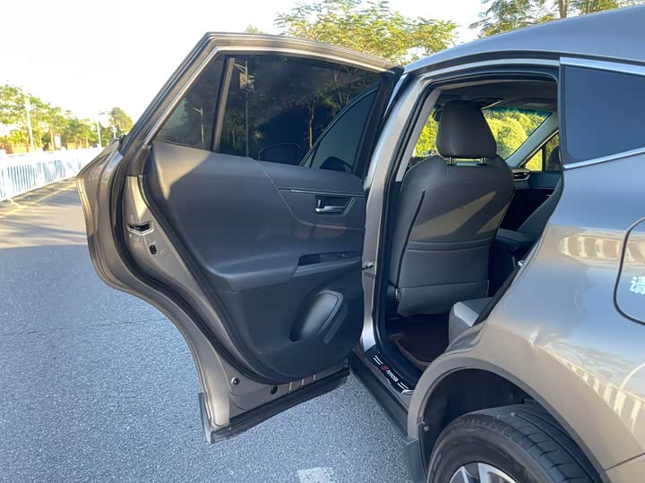 Фото 29 - Toyota Harrier