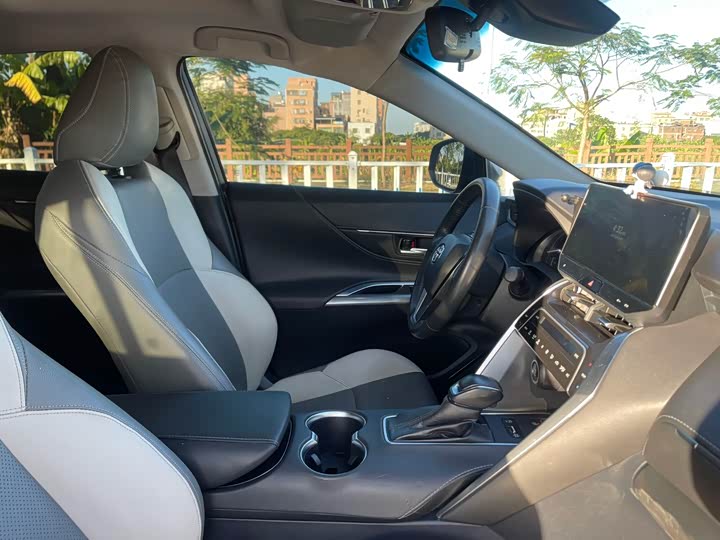 Фото 7 - Toyota Harrier