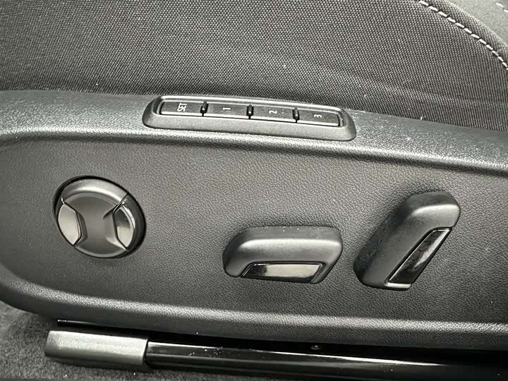 Фото 12 - Volkswagen Golf