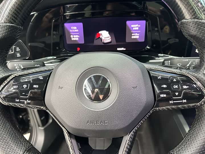 Фото 13 - Volkswagen Golf