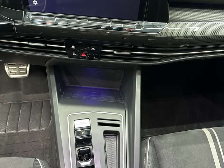 Фото 14 - Volkswagen Golf