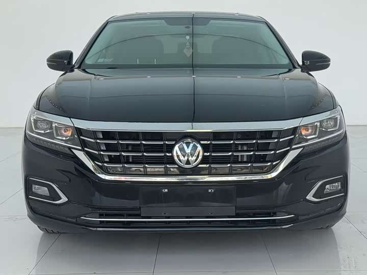 Фото 2 - Volkswagen Passat