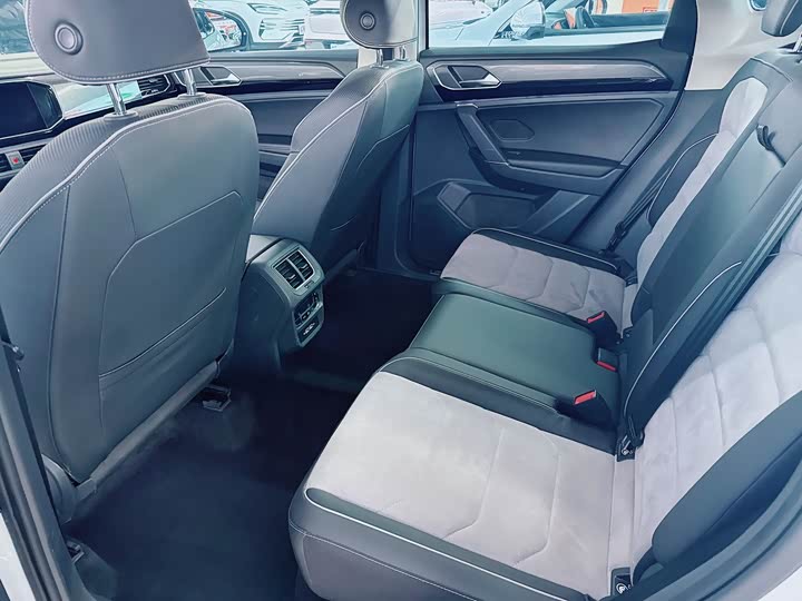 Фото 8 - Volkswagen Tayron X