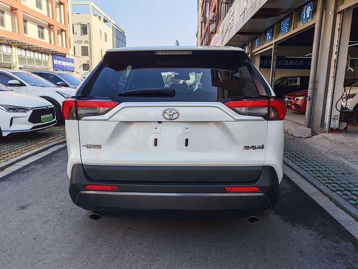 Фото 6 - Toyota RAV4