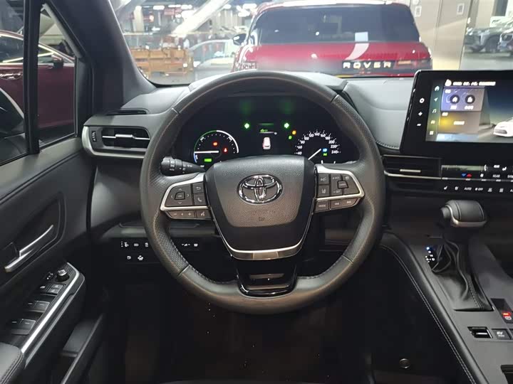 Фото 11 - Toyota Sienna